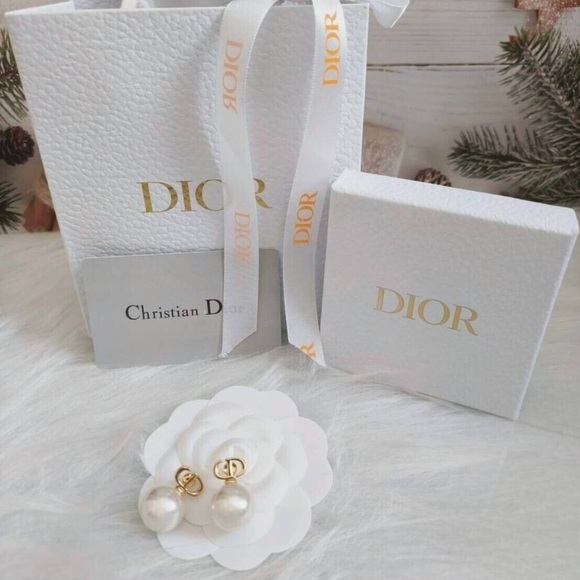 Dior Pearl Earrings - Picture 1 of 5